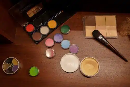 Les must-have des accessoires de beauté : les indispensables à ajouter à ta trousse
