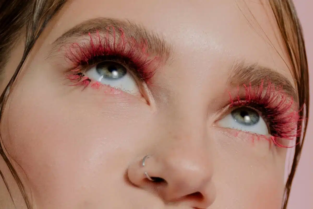 Maquillage des yeux : découvrez les techniques pour les sublimer parfaitement