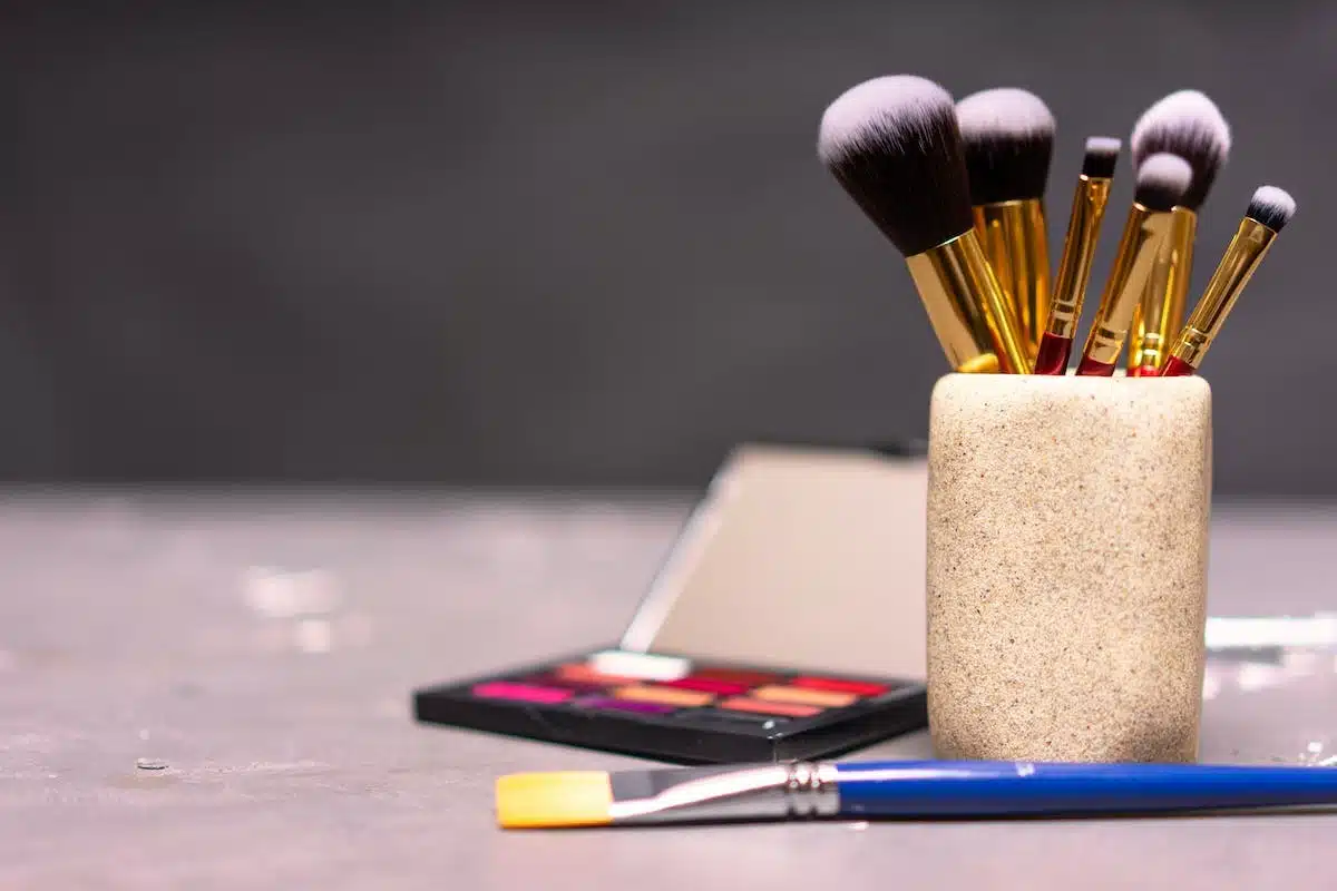 Les indispensables accessoires beauté pour simplifier votre routine quotidienne