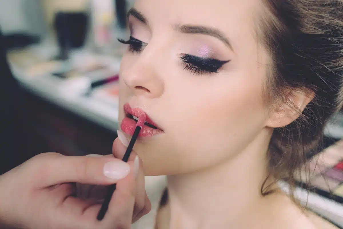 Découvrez les tendances maquillage incontournables de l’année