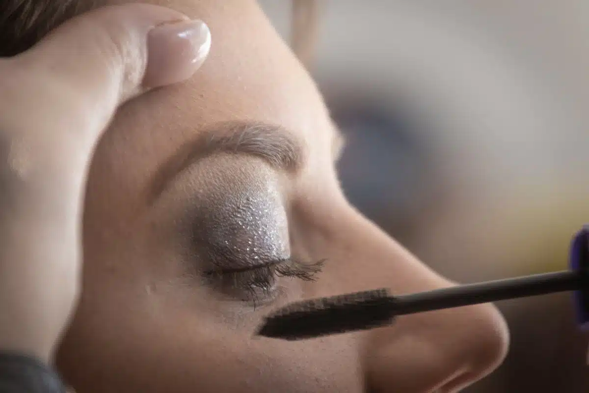 Sublimer vos yeux avec les techniques de maquillage adaptées à leur forme