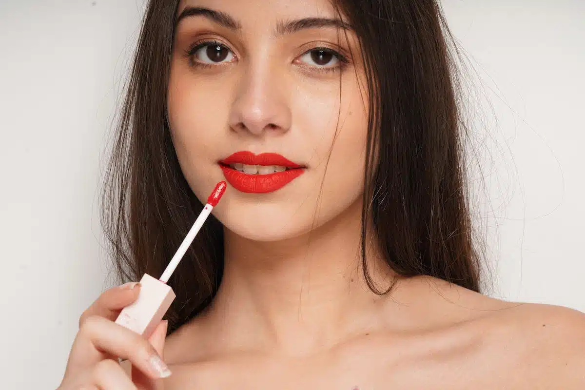 Comment choisir le rouge à lèvres idéal pour votre teint brune peau mate