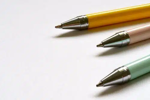 Les taches de stylo bille : mythes et réalités