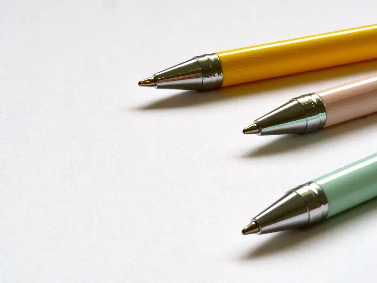 Les taches de stylo bille : mythes et réalités
