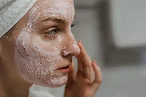 Conseils efficaces pour une routine quotidienne de soins de la peau