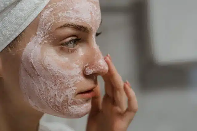 Conseils efficaces pour une routine quotidienne de soins de la peau