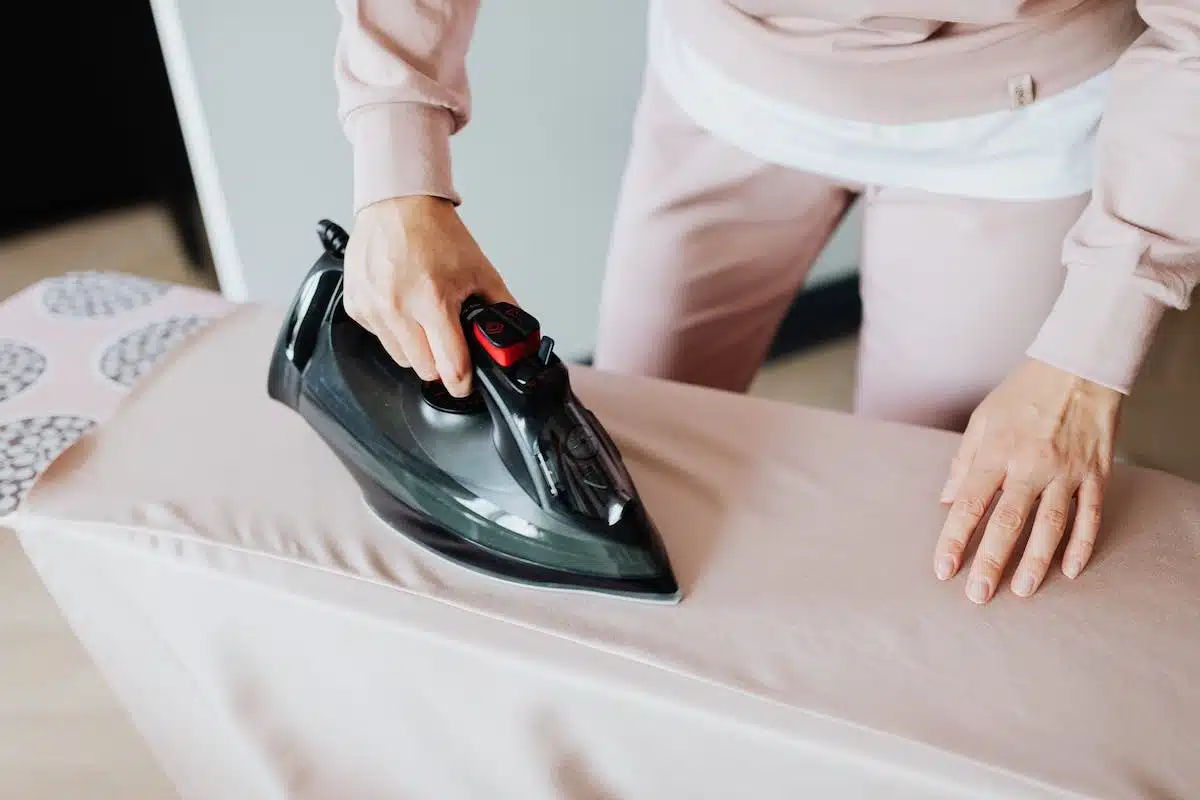 Les astuces pour entretenir et prolonger la vie de vos vêtements préférés
