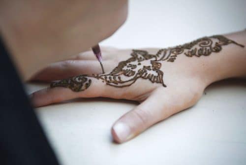 Quand dois-je enlever le henné ?