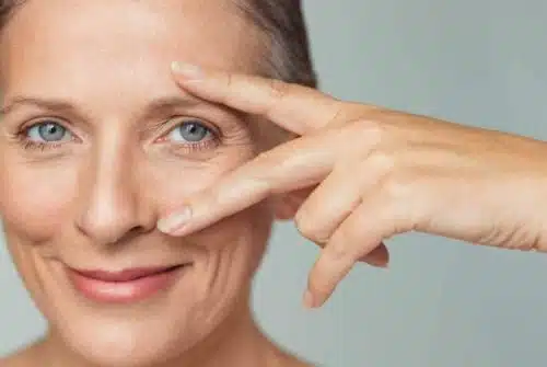Obtenez un teint irréprochable grâce à des astuces beauté naturelles