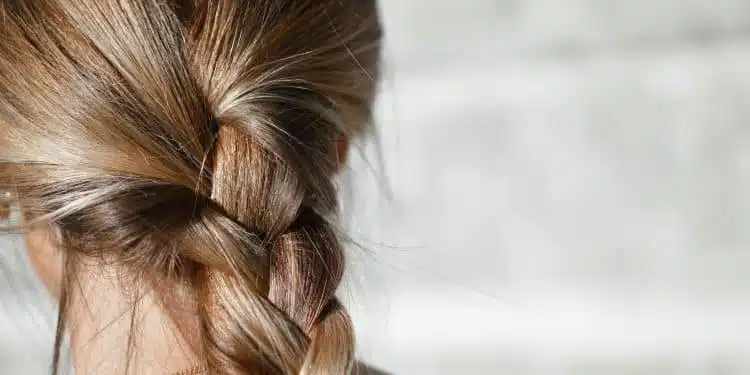 Les meilleurs conseils pour protéger vos cheveux du soleil cet été
